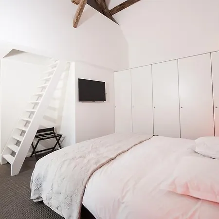 Hotel Chateau De Grandvoir 3*